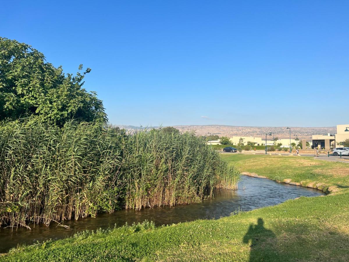 שפיגל קו ראשון לנחל-Hagoshrim,הגושרים Apartamento Exterior foto